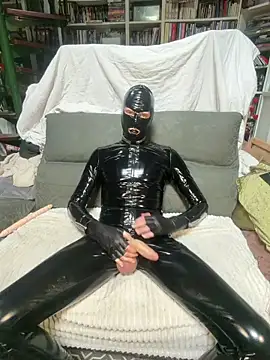 Snapshot of crazytranny chatting on May 7, 9:03 am crazytranny online show from May 7, 9:03 am