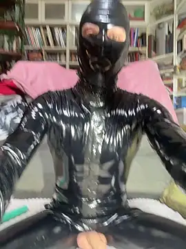 Snapshot of crazytranny chatting on May 12, 9:39 am crazytranny online show from May 12, 9:39 am