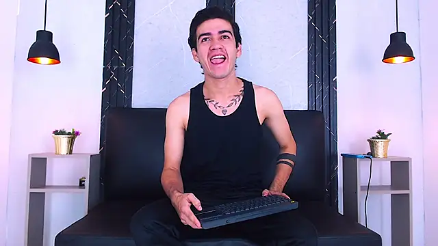 Snapshot of Feiccer_Castquer chatting on April 30, 11:16 am Feiccer Castquer online show from April 30, 11:16 am