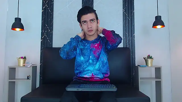 Snapshot of Feiccer_Castquer chatting on May 4, 11:17 am Feiccer Castquer online show from May 4, 11:17 am
