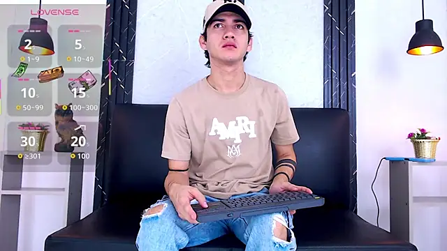 Snapshot of Feiccer_Castquer chatting on May 19, 11:16 am Feiccer Castquer online show from May 19, 11:16 am