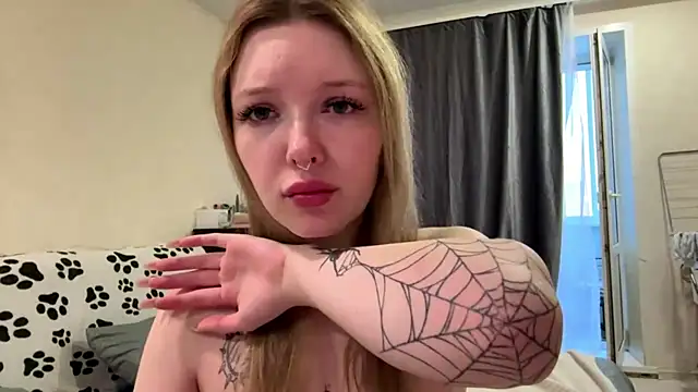 Snapshot of Elinthegreat chatting on May 16, 2:16 pm Elinthegreat online show from May 16, 2:16 pm