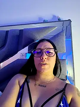 valeryrouse27 online show from May 2, 8:36 pm