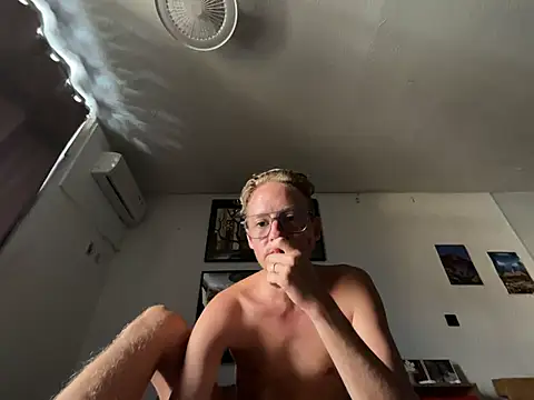 BlondieVelvet online show from May 1, 11:20 pm