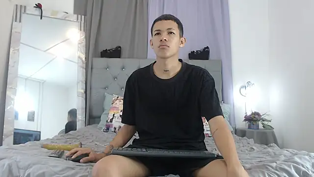 PhillipCox online show from June 15, 12:51 pm