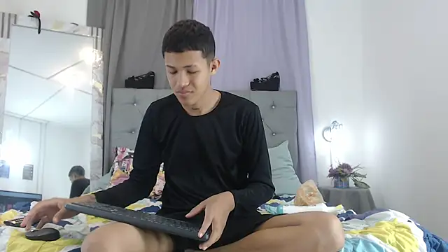 PhillipCox online show from June 16, 12:41 pm