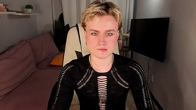 Snapshot of cumboydoll chatting on May 4, 1:18 pm cumboydoll online show from May 4, 1:18 pm