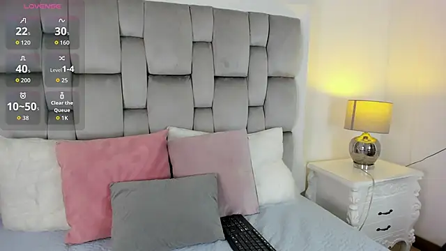 sofia  thompson online show from April 29, 11:47 am