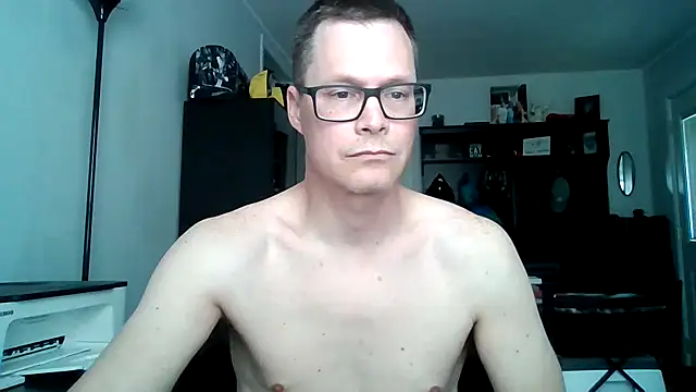 Snapshot of dadbod847364 chatting on May 10, 9:42 pm dadbod847364 online show from May 10, 9:42 pm