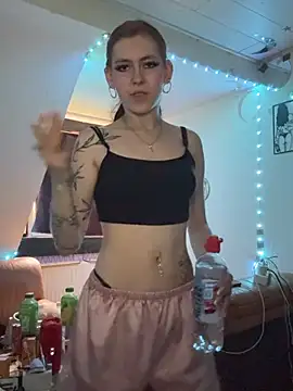 Snapshot of Lina-420 chatting on June 2, 5:15 pm Lina-420 online show from June 2, 5:15 pm