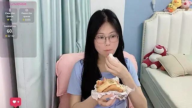Snapshot of Luna-666 chatting on July 2, 2:12 pm Luna-666 online show from July 2, 2:12 pm