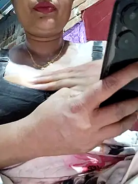 Snapshot of Gulapi_N chatting on June 18, 11:47 am Gulapi N online show from June 18, 11:47 am