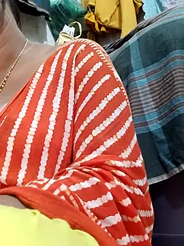 Snapshot of Gulapi_N chatting on July 8, 10:42 am Gulapi N online show from July 8, 10:42 am