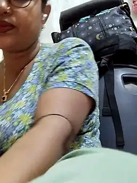 Snapshot of Gulapi_N chatting on July 9, 9:13 am Gulapi N online show from July 9, 9:13 am