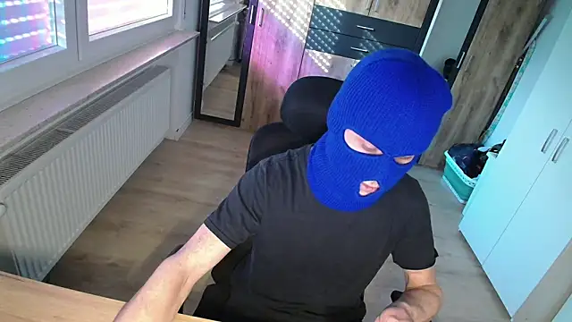 Snapshot of BadBoyMasked chatting on April 27, 4:27 pm BadBoyMasked online show from April 27, 4:27 pm