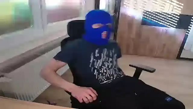 Snapshot of BadBoyMasked chatting on April 29, 5:06 pm BadBoyMasked online show from April 29, 5:06 pm