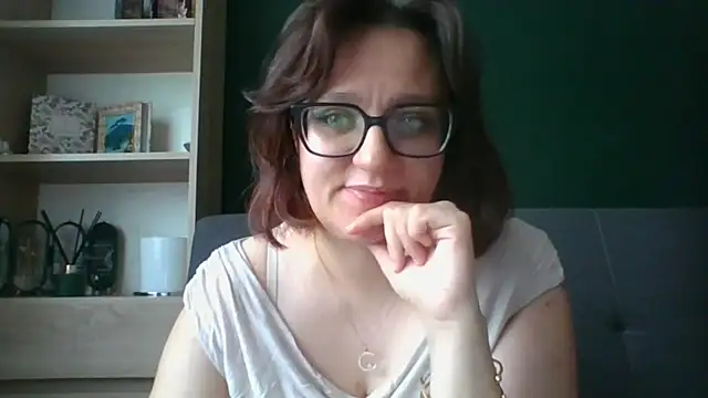 Snapshot of sensual_paris chatting on July 23, 5:27 am sensual paris online show from July 23, 5:27 am