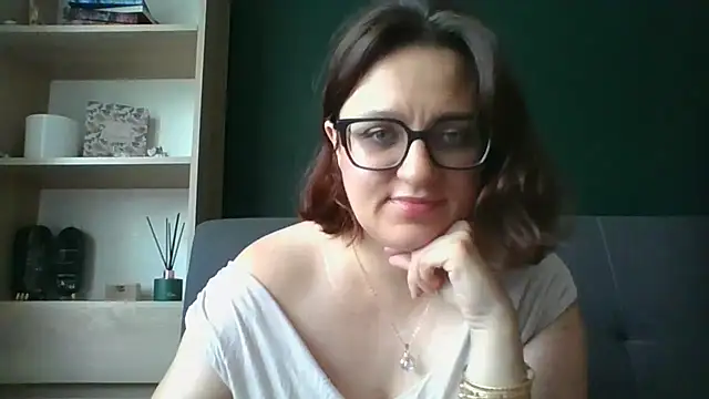 Snapshot of sensual_paris chatting on July 31, 5:18 am sensual paris online show from July 31, 5:18 am