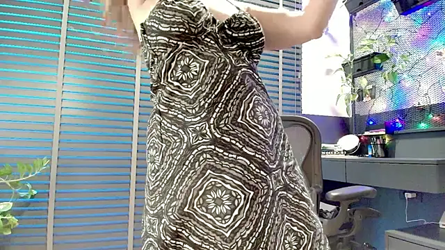 Snapshot of Peachy_ chatting on April 25, 8:17 am Peachy online show from April 25, 8:17 am