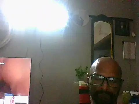 Snapshot of Lulu_Love_69 chatting on May 20, 2:29 am Lulu Love 69 online show from May 20, 2:29 am