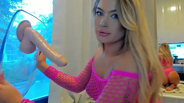 Snapshot of SylverEyesz chatting on June 3, 5:54 am SylverEyesz online show from June 3, 5:54 am