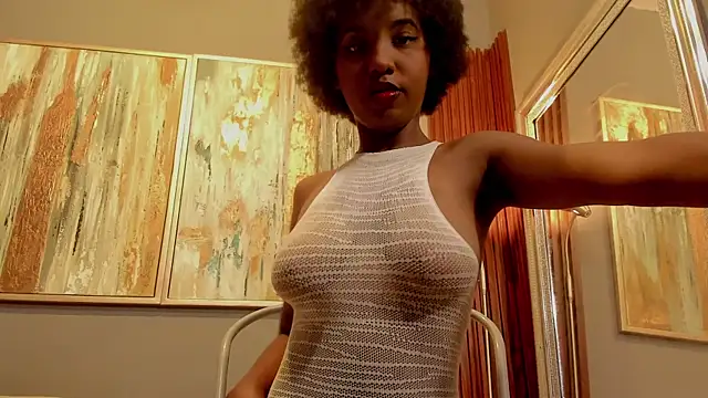 Snapshot of Kiara_Curls chatting on May 18, 11:49 am Kiara Curls online show from May 18, 11:49 am