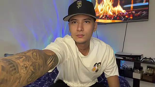 Snapshot of SexxxySquirterStev777 chatting on June 23, 12:25 pm SexxxySquirterStev777 online show from June 23, 12:25 pm