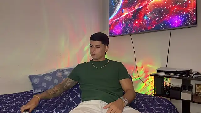 Snapshot of SexxxySquirterStev777 chatting on June 26, 1:37 pm SexxxySquirterStev777 online show from June 26, 1:37 pm