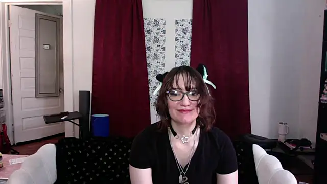 Snapshot of AnnywnBelle chatting on May 28, 8:17 pm AnnywnBelle online show from May 28, 8:17 pm