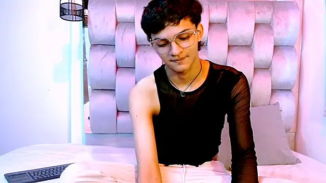 SahirCharm online show from June 20, 5:27 pm