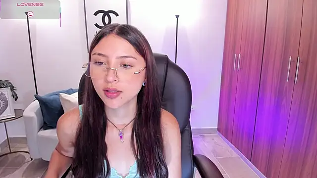 Snapshot of Nikky_sweett_ chatting on May 3, 8:48 pm Nikky sweett online show from May 3, 8:48 pm