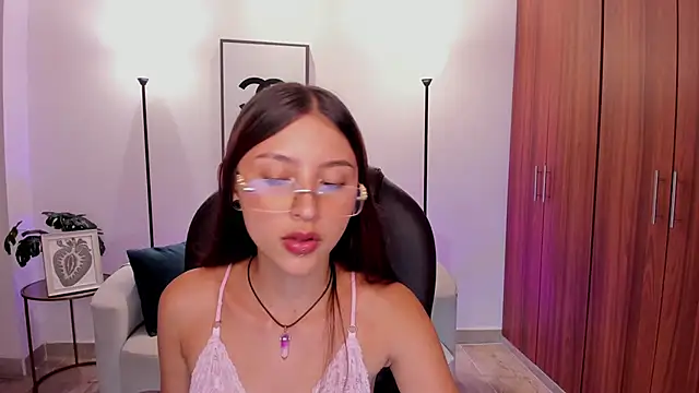 Snapshot of Nikky_sweett_ chatting on May 11, 9:34 pm Nikky sweett online show from May 11, 9:34 pm