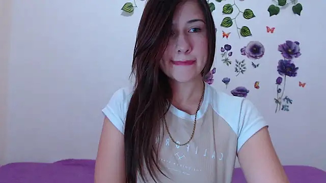 Snapshot of GirlAngell17 chatting on May 5, 12:51 am GirlAngell17 online show from May 5, 12:51 am