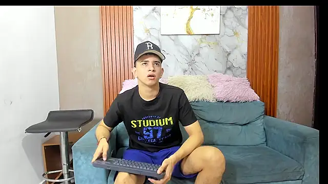 LOVE GUYS1 online show from June 21, 1:46 pm