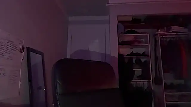 Snapshot of Maddieblairxo chatting on July 26, 8:10 am Maddieblairxo online show from July 26, 8:10 am