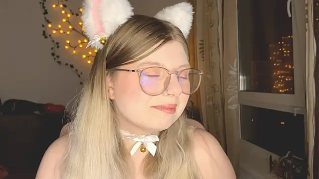 Snapshot of YukiBlush chatting on June 13, 9:02 pm YukiBlush online show from June 13, 9:02 pm