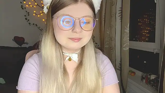 Snapshot of YukiBlush chatting on August 9, 10:36 pm YukiBlush online show from August 9, 10:36 pm