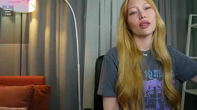 Snapshot of _Mila_Luna_ chatting on May 20, 9:10 pm Mila Luna online show from May 20, 9:10 pm