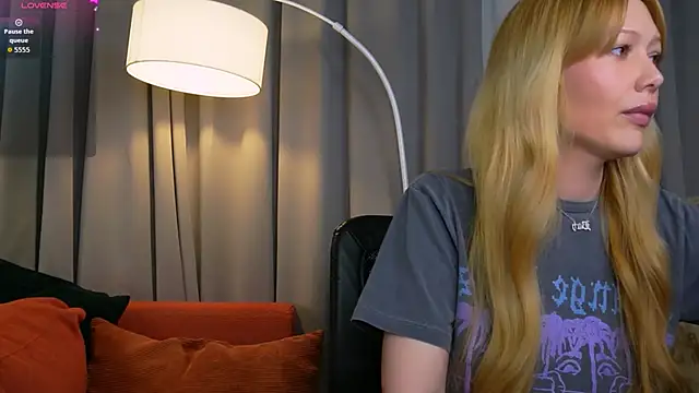 Snapshot of _Mila_Luna_ chatting on June 10, 9:14 pm Mila Luna online show from June 10, 9:14 pm