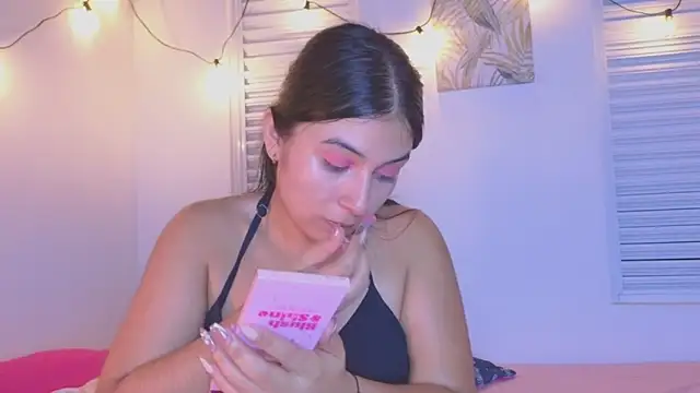 Snapshot of VictoriaaLopez chatting on June 10, 4:12 am VictoriaaLopez online show from June 10, 4:12 am