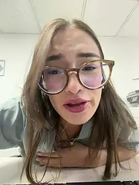 Snapshot of Sweet_Milaa1 chatting on August 3, 7:50 pm Sweet Milaa1 online show from August 3, 7:50 pm