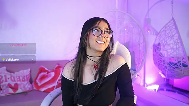 Snapshot of VioletJoness_ chatting on June 29, 11:43 am VioletJoness online show from June 29, 11:43 am