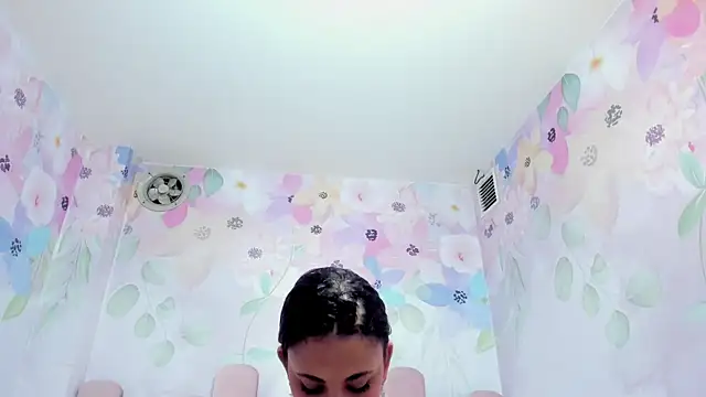 Snapshot of Miabloom19_ chatting on July 24, 11:36 pm Miabloom19 online show from July 24, 11:36 pm