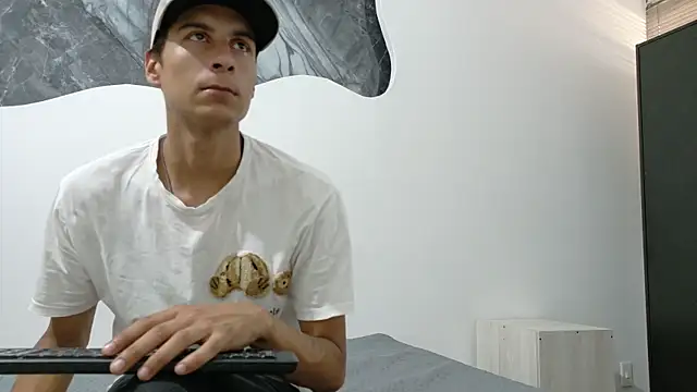 Snapshot of cameronsilverman chatting on May 31, 7:37 pm cameronsilverman online show from May 31, 7:37 pm