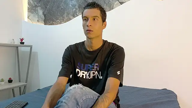Snapshot of cameronsilverman chatting on June 11, 7:23 pm cameronsilverman online show from June 11, 7:23 pm