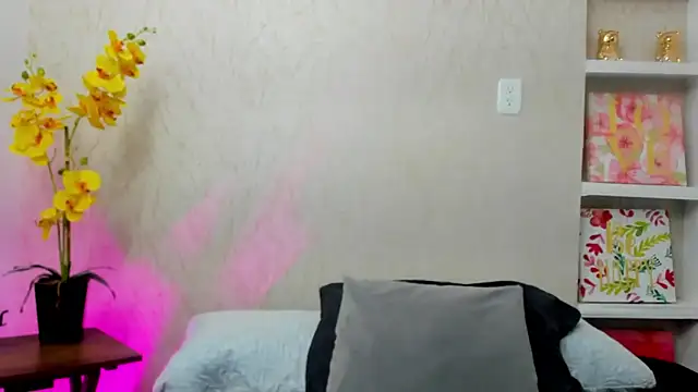 ChloeSmith9 online show from July 29, 6:50 pm