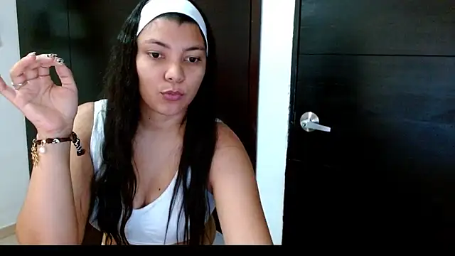 Snapshot of KarlaLoving chatting on June 6, 5:50 pm KarlaLoving online show from June 6, 5:50 pm