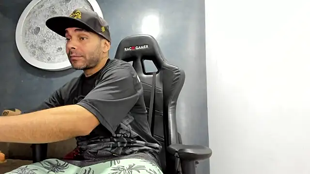 kevin collins76 online show from June 1, 1:51 am