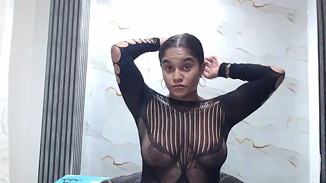 Snapshot of Liaa_cams chatting on June 7, 3:32 am Liaa cams online show from June 7, 3:32 am