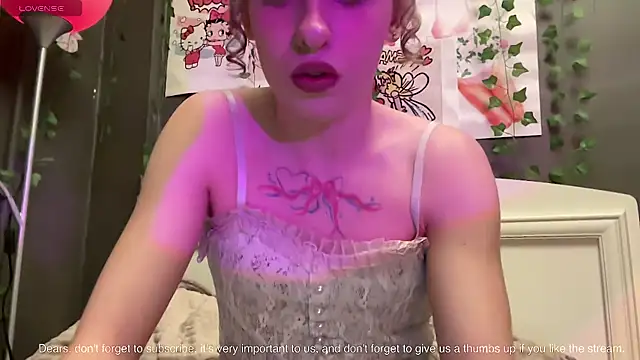 Snapshot of Miss_Amy00 chatting on July 4, 12:06 am Miss Amy00 online show from July 4, 12:06 am